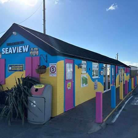 Seaview 190 - Ingoldmells - Pet Friendly, Wifi, Bed Linen - Close To Beach And Fantasy Island - Meadow Lakes Caravan & Lodge Hire 외부 사진
