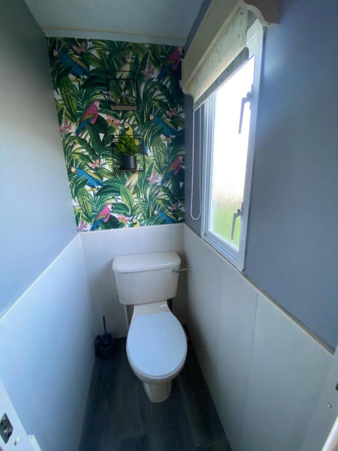 Seaview 190 - Ingoldmells - Pet Friendly, Wifi, Bed Linen - Close To Beach And Fantasy Island - Meadow Lakes Caravan & Lodge Hire 외부 사진
